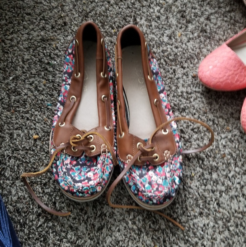 Floral moccasins